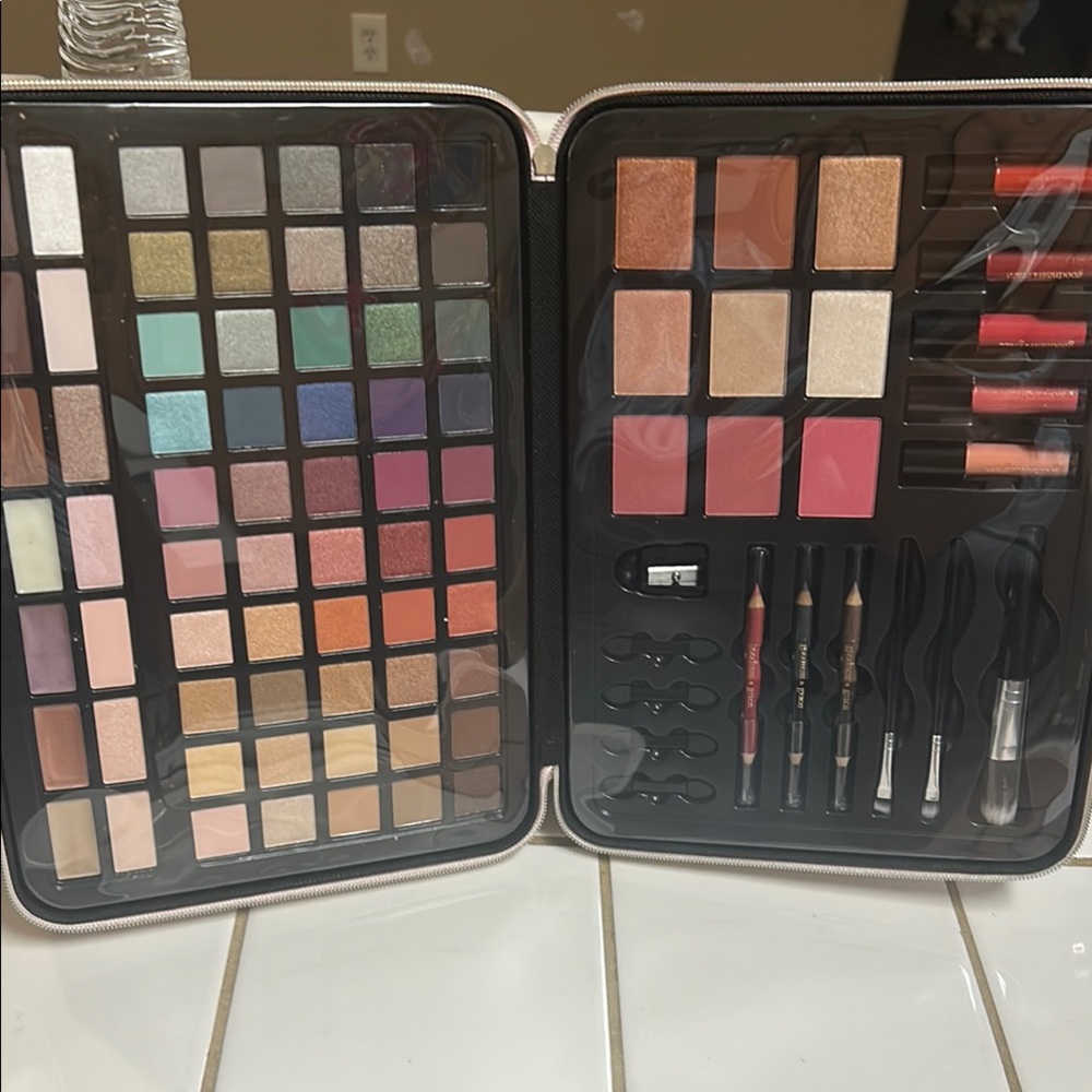 Multicolor Makeup Palette Set